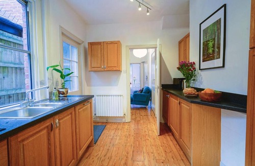 Winchester Apartment | Cosy 1-Bed Escape with Free Parking - At Hem