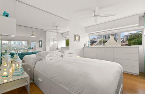 Potts Point Apartment | Cosy 1-Bed with Swimming Pool Facing Opera House