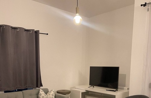 Old St Mellons Apartment | Cosy 1 bedroom flat FAST wifi & FREE parking & washing machine