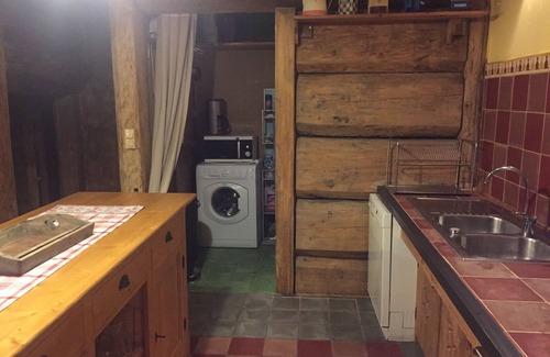 Les Claux Apartment | Cosy 10-bed apartment in large chalet, a stone's throw from the slopes.