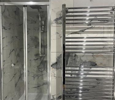 Middle Park and Sutcliffe Apartment | Cosy 1BDR Flat in Greenwich Free Parking with WIFI