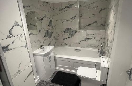 Middle Park and Sutcliffe Apartment | Cosy 1BDR Flat in Greenwich Free Parking with WIFI