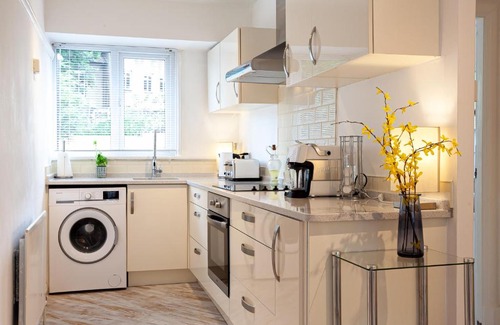 Roundhay Apartment | Cosy 2 Bed Apartment - Close to Leeds Centre