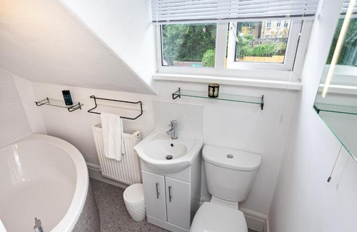 Roundhay Apartment | Cosy 2 Bed Apartment - Close to Leeds Centre