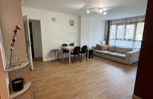 Saint-Denis Apartment | Cosy 2 bedroom Apartment in Saint Denis - 20 min walk from Stade de France