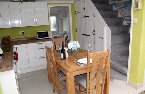 Godstone Cottage | Cosy 2 bedroom cottage in pretty Godstone Village on the North Downs in Surrey