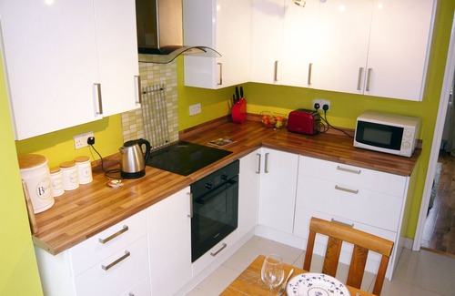 Godstone Cottage | Cosy 2 bedroom cottage in pretty Godstone Village on the North Downs in Surrey