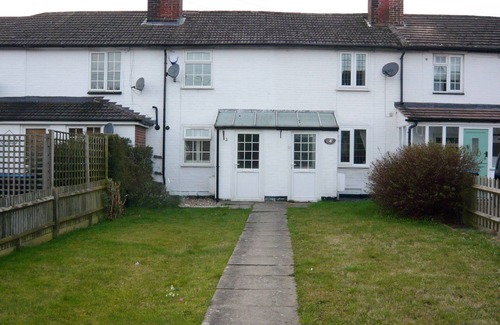 Godstone Cottage | Cosy 2 bedroom cottage in pretty Godstone Village on the North Downs in Surrey