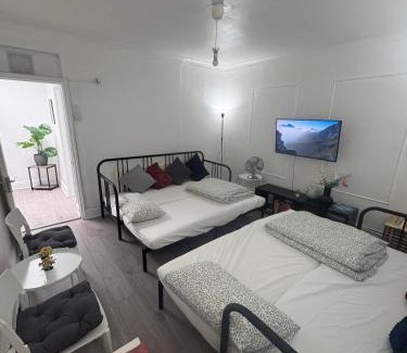 Figge's Marsh Apartment | Cosy 2 Room Space Near Station