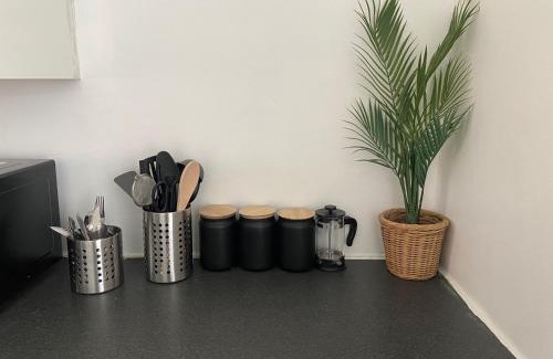 Figge's Marsh Apartment | Cosy 2 Room Space Near Station