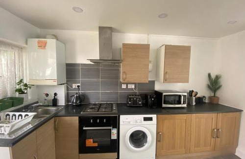 Figge's Marsh Apartment | Cosy 2 Room Space Near Station