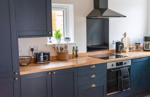 Wigston House | Cosy 2BR House | Space Centre | Free Parking