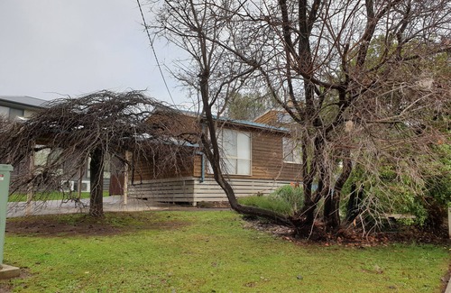 Tawonga South House | Cosy 3 bedroom home in Tawonga South /Mt Beauty