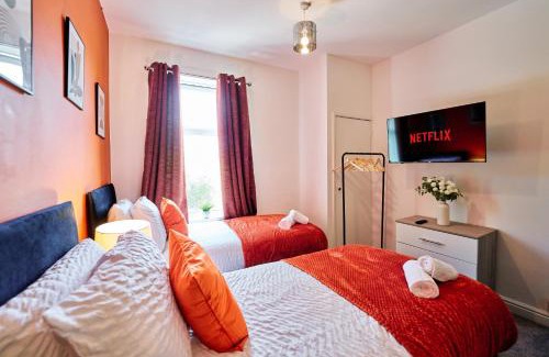 Wyken House | Cosy 4Bed Home By Prospergress Property Short Lets & Serviced Accommodation Coventry With Free Parking, WiFi & Pool Table and Games