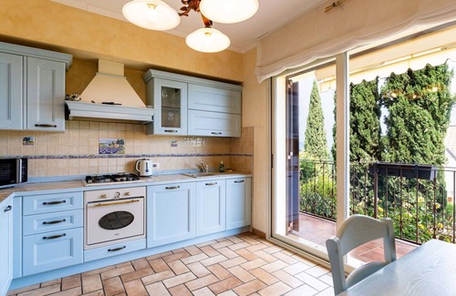 Borghetto Santo Spirito Villa | Cosy apartment in villa for 5 guests with A/C, pool, WIFI, terrace and pets allowed