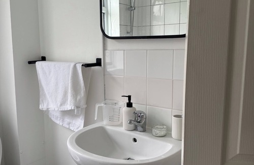 Noel Park Apartment | Cosy A&S Wood Green Apartment