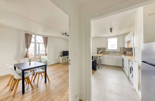 Bras de Fer Apartment | Cosy accommodation 2 minutes from Evry station