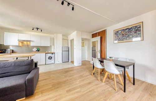 Bras de Fer Apartment | Cosy accommodation 2 minutes from Evry station