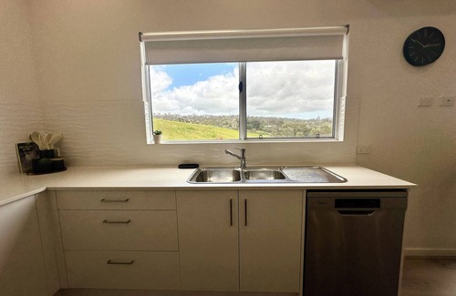 Clare House | Cosy and comfortable executive Unit with gorgeous views and close to town centre