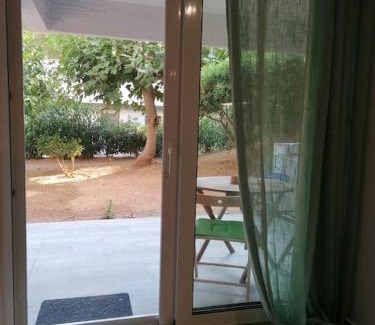 Saronida Apartment | Cosy and Relax Studio by the sea, with garden