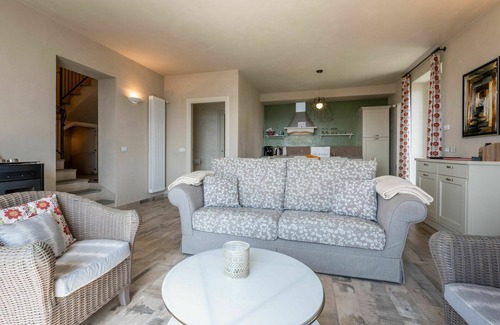 Costigliole d'Asti House | Cosy apartment in villa for 5 guests with A/C, WIFI, pool, TV, patio and panoramic view