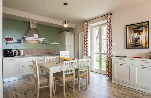 Costigliole d'Asti House | Cosy apartment in villa for 5 guests with A/C, WIFI, pool, TV, patio and panoramic view