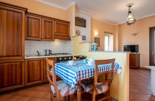 Cortazzone Villa | Cosy apartment in villa for 4 guests with WIFI, pool, TV, patio and pets allowed