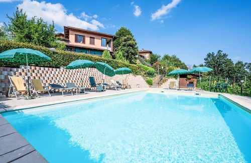 Cortazzone Villa | Cosy apartment in villa for 4 guests with WIFI, pool, TV, patio and pets allowed