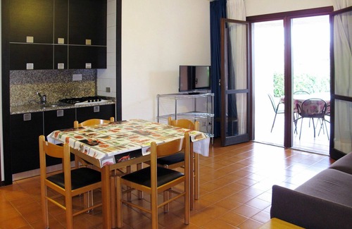 Crociale Apartment | Cosy apartment for 4 people with A/C, WIFI, pool, TV, terrace and pets allowed