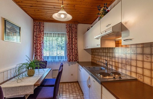 Agsdorf Apartment | Cosy apartment for 4 guests with WIFI, TV, patio and pets allowed