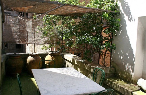 San Gimignano City Centre Apartment | Cosy apartment for 6 guests with terrace