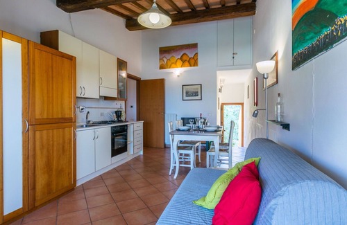 Guardistallo Apartment | Cosy apartment for 5 people with WIFI, terrace and pets allowed