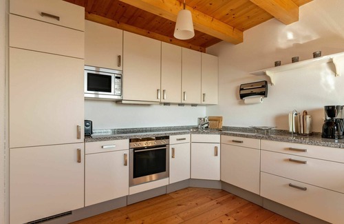 Albeck Apartment | Cosy apartment for 10 guests with WIFI, TV and patio
