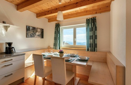 Albeck Apartment | Cosy apartment for 10 guests with WIFI, TV and patio
