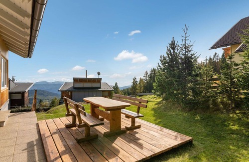 Albeck Apartment | Cosy apartment for 10 guests with WIFI, TV and patio