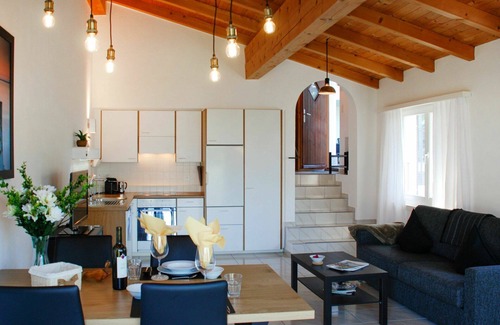 Magadino Apartment | Cosy apartment for 2 guests with WIFI, TV, patio and panoramic view