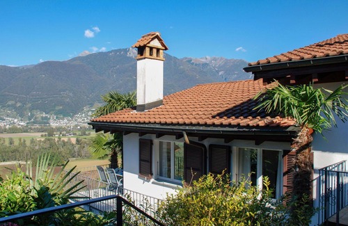 Magadino Apartment | Cosy apartment for 2 guests with WIFI, TV, patio and panoramic view