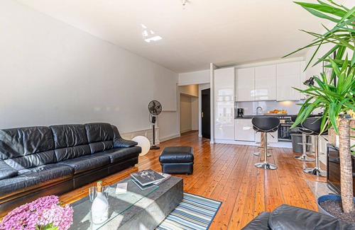 Auray Apartment | Cosy apartment for 2 guests with WIFI, TV, balcony and pets allowed