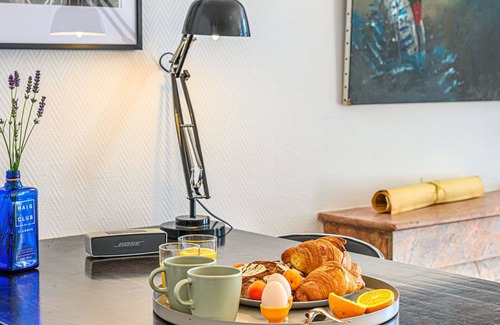 Auray Apartment | Cosy apartment for 2 guests with WIFI, TV, balcony and pets allowed