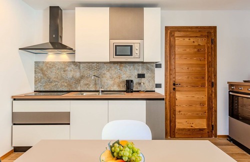Verceia Apartment | Cosy apartment for 2 people with WIFI, A/C, TV and balcony