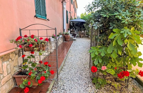 Cecina Apartment | Cosy apartment for 3 guests with A/C, WIFI, pool, TV and pets allowed