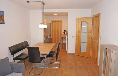 Strengen Apartment | Cosy apartment for 4 guests with WIFI, TV and terrace
