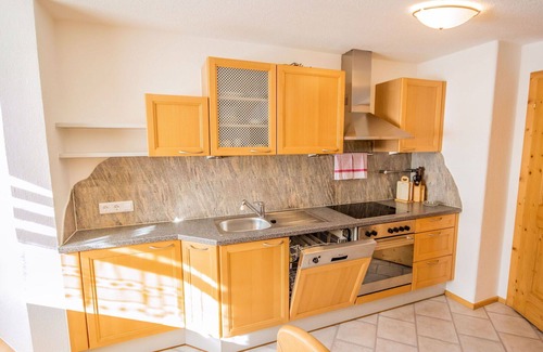 Umhausen Apartment | Cosy apartment for 4 people with WIFI, TV and balcony