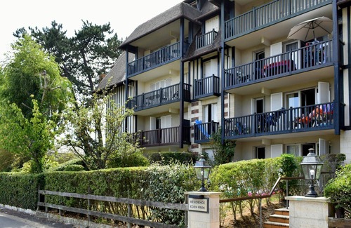 Tourgeville Apartment | Cosy apartment for 4 people with WIFI, TV, balcony and panoramic view