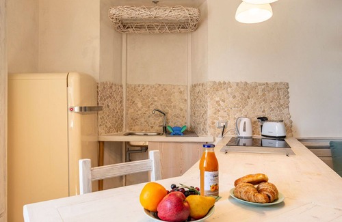 Trezzone Apartment | Cosy apartment for 4 guests with A/C, WIFI, TV and patio