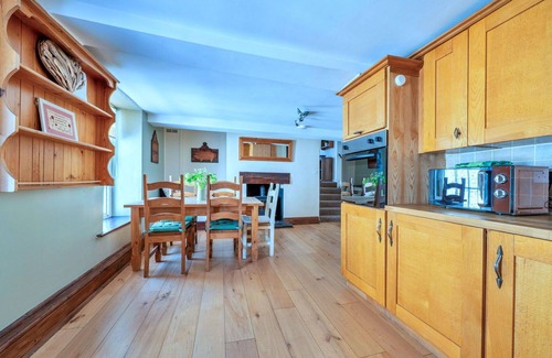 Brecon Apartment | Cosy apartment for 4 guests with WIFI, terrace and pets allowed