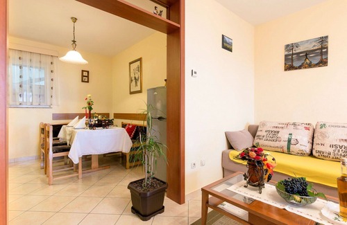Mosenice Apartment | Cosy apartment for 4 guests with A/C, WIFI, TV and patio