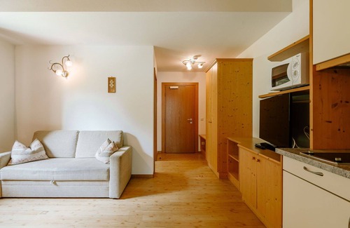 Solda Apartment | Cosy apartment for 4 guests with WIFI, TV, terrace, pets allowed and panoramic view