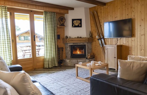 Verbier Apartment | Cosy apartment for 4 guests with WIFI, TV, terrace and parking