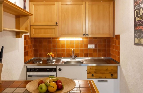 Verbier Apartment | Cosy apartment for 4 guests with WIFI, TV, terrace and parking